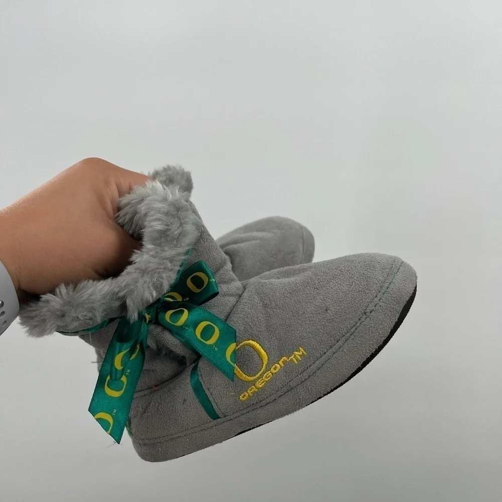 Oregon University of Oregon Kids Slippers Size S 11/12